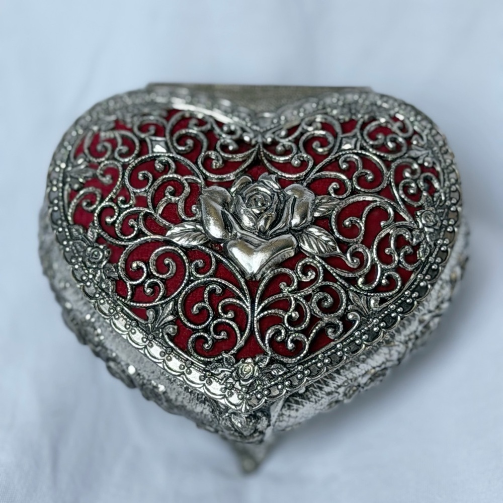 Vintage Ornate Heart Shaped Filigree Footed Trinket Box Raised Rose Hinged Case
